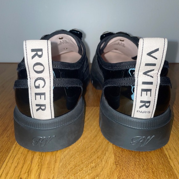 Roger Vivier Walky Viv Strass Buckle sneaker in Patent Leather in black. - Picture 2 of 8